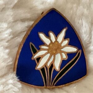 Cloisonné Edelweiss Flower Brooch Blue White and Gold Enamel Gold Toned Metal